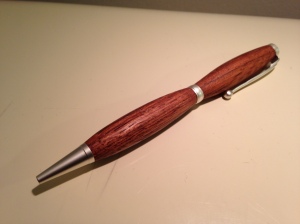1. Slimline Satin Silver Pen i mahogni